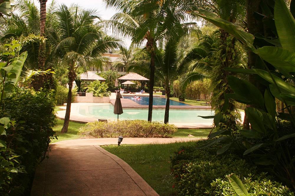 Комфортабельные апартаменты с 3 спальнями и с видом на сад, не далеко от моря в проекте Чом Таван, на пляже Бангтао/Лагуна (+ Видео обзор)