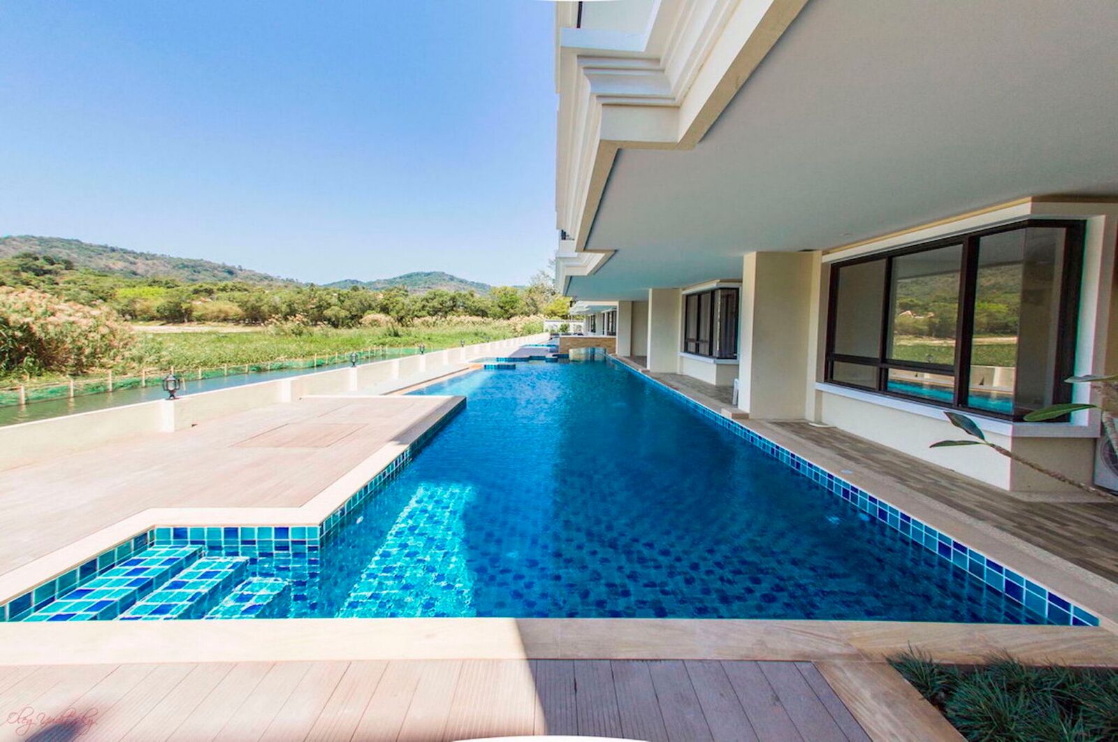 Шикарные апартаменты с 2 спальнями, на пляже Найхарн