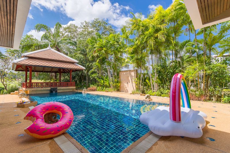 Прекрасная вилла с 4 спальнями и с видом на озеро в проекте Лагуна Хомс, на пляже Бангтао/Лагуна (+ Видео обзор)