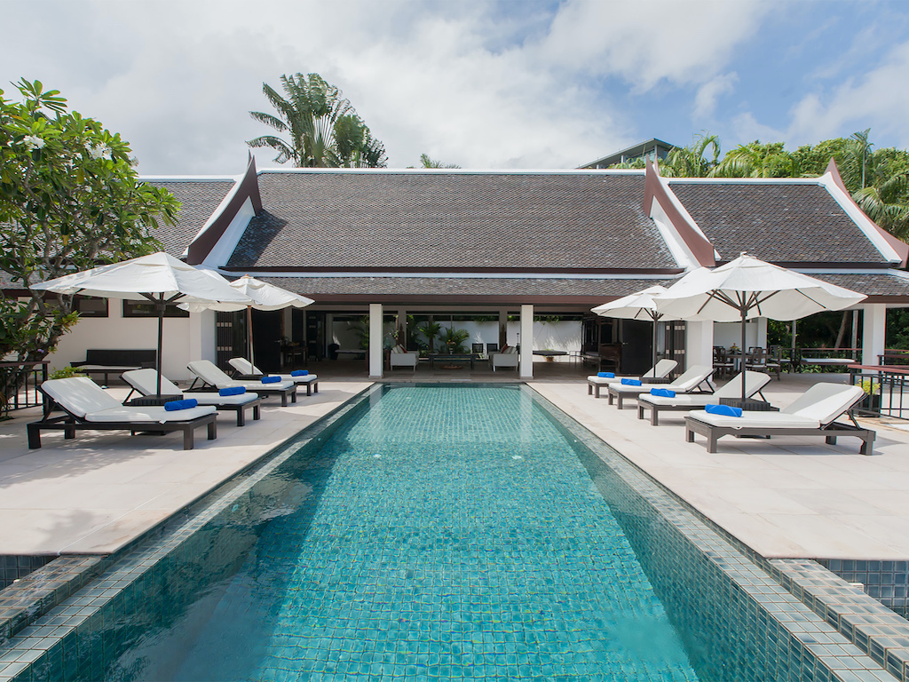 Модная вилла премиум класса с 4 спальнями и с видом на море в проекте Катаманда, на пляже Ката