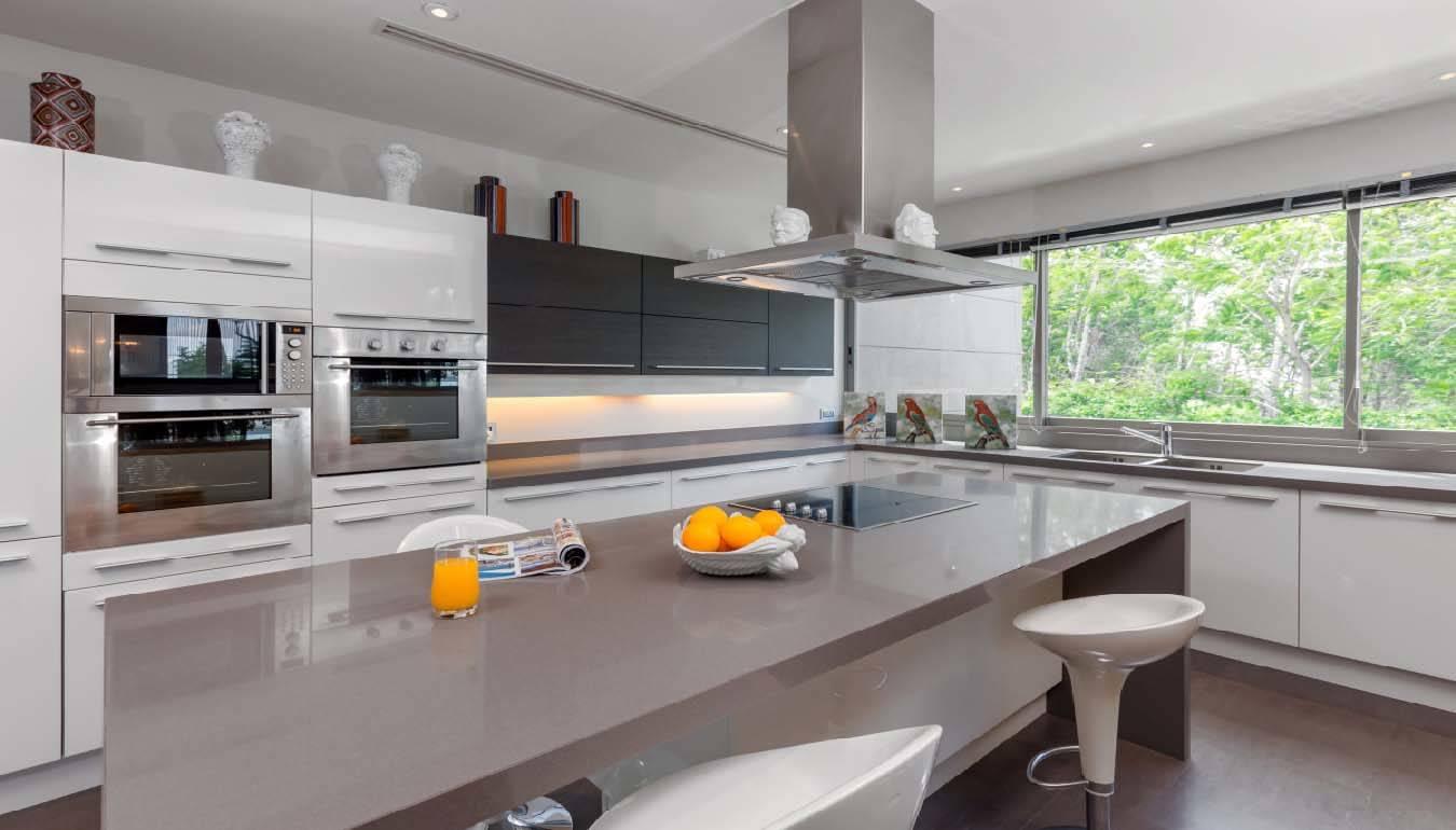 Комфортабельная вилла премиум класса с 4 спальнями и с видом на море в проекте Ля Колин, на пляже Лаян 