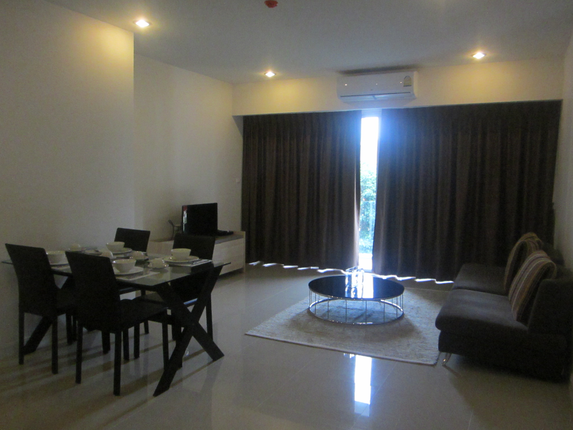 Превосходные апартаменты с 2 спальнями и с видом на бассейн в проекте Карон Чик, на пляже Карон