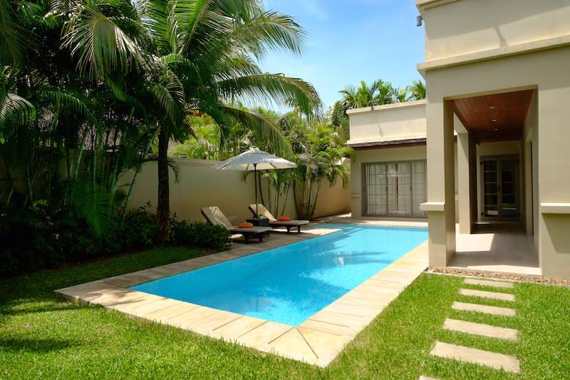 Сногсшибательная вилла с 2 спальнями и с видом на бассейн в проекте Зе Резиденс Бангтао, на пляже Бангтао/Лагуна (+ Видео обзор)