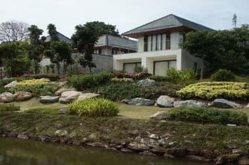 Комфортабельная вилла с 4 спальнями и с видом на бассейн в проекте Равай Виллас, на пляже Равай