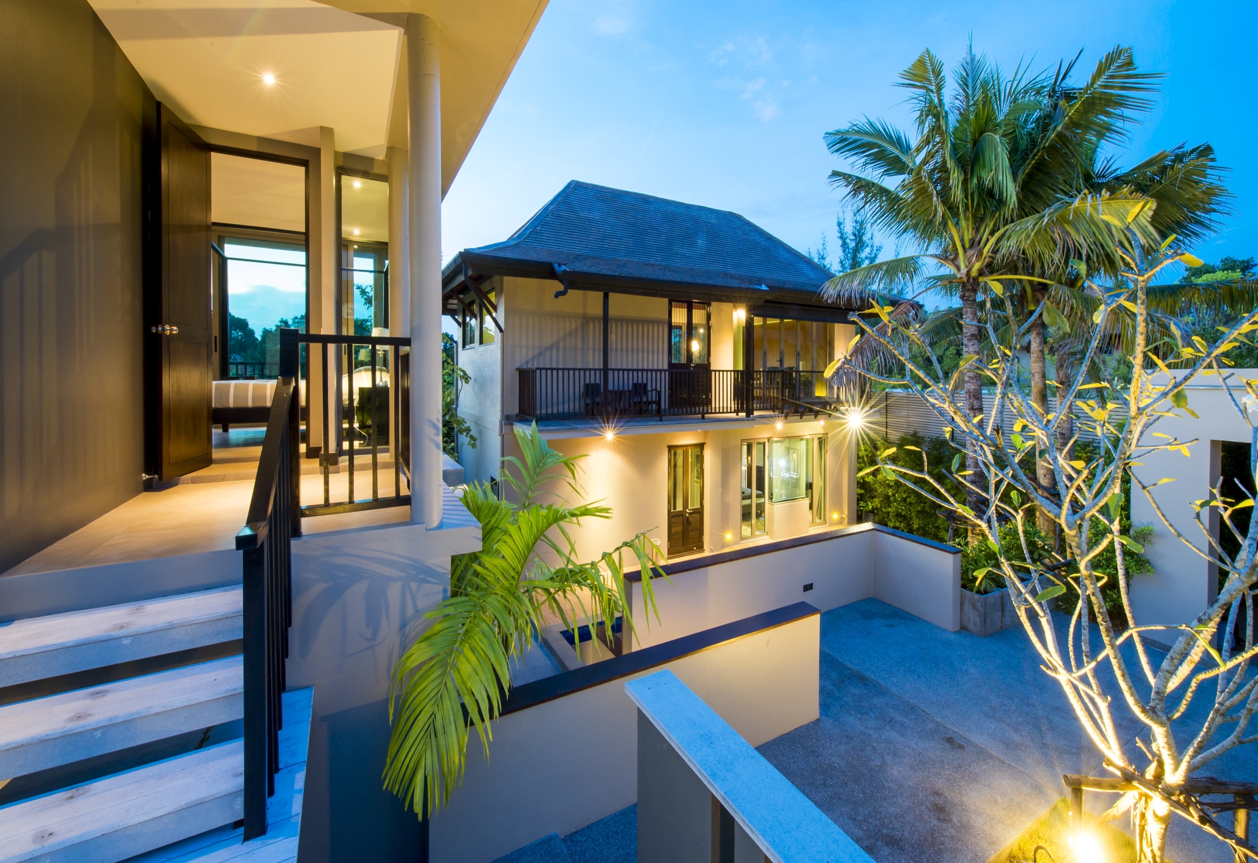 Комфортабельная вилла с 4 спальнями и с видом на бассейн в проекте Пхурисала, на пляже Бангтао/Лагуна