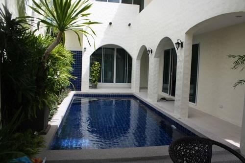 Сказочная вилла с 4 спальнями и с видом на бассейн в проекте Мед Вилладж, на пляже Равай