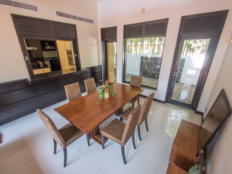 Сногсшибательная вилла с 3 спальнями и с видом на бассейн, не далеко от моря в проекте Чом Таван, на пляже Бангтао/Лагуна (+ Видео обзор)