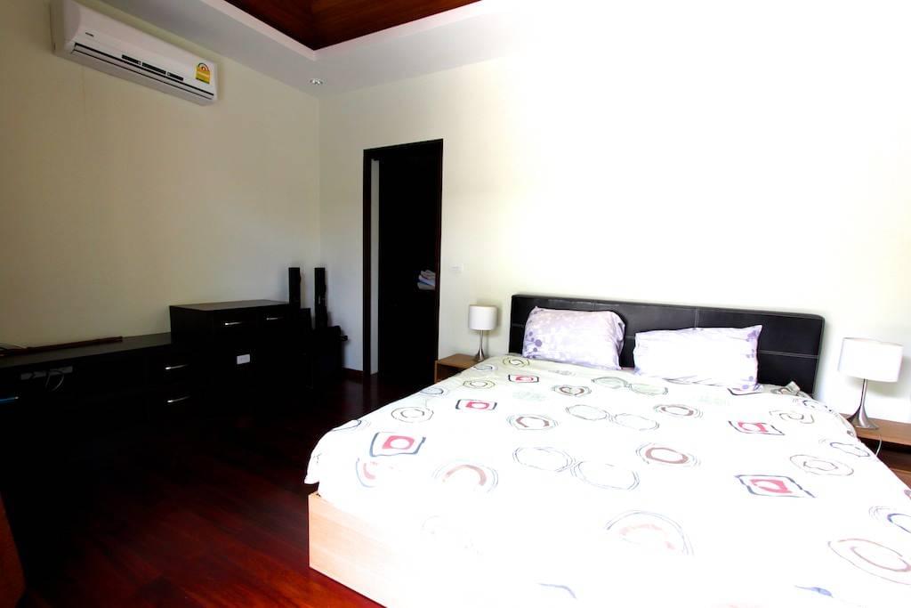 Удобная вилла с 3 спальнями и с видом на бассейн в проекте Равай Гранд Хаус, на пляже Равай