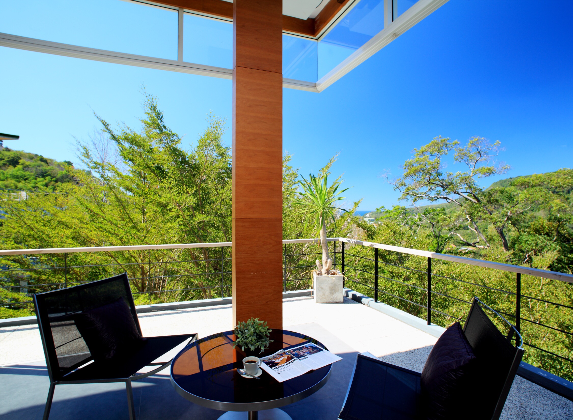 Превосходные апартаменты с 3 спальнями и с видом на горы в проекте Зе Tрис резиденс, на пляже Камала 