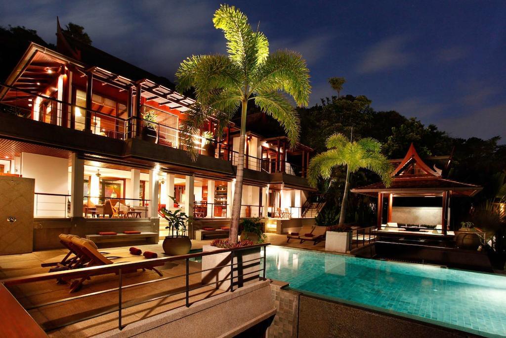 Роскошная вилла премиум класса с 6 спальнями и с видом на море в проекте Аяра Сурин, на пляже Сурин