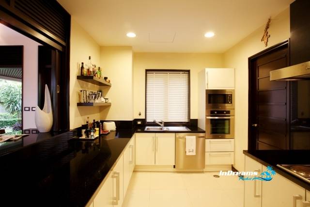 Удобная вилла с 3 спальнями и с видом на бассейн, не далеко от моря в проекте Чом Таван, на пляже Бангтао/Лагуна (+ Видео обзор)