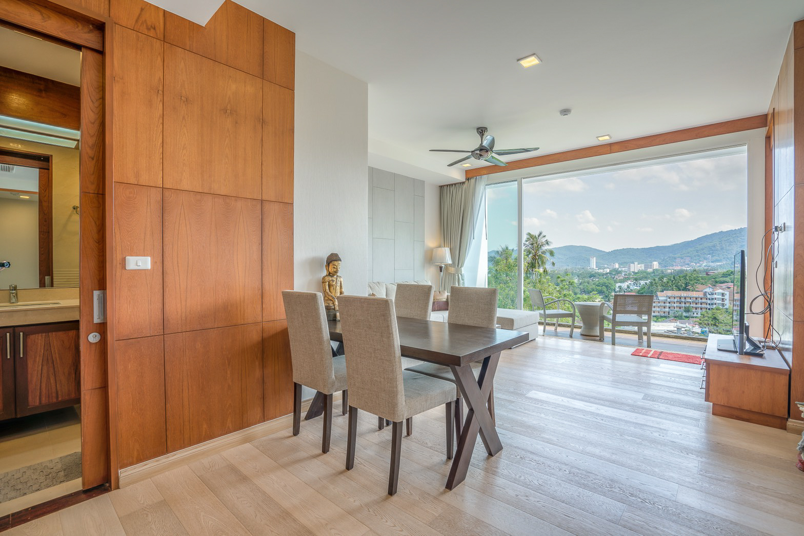 Прекрасные апартаменты с 2 спальнями и с видом на город в проекте Ку Концепт, на пляже Ката