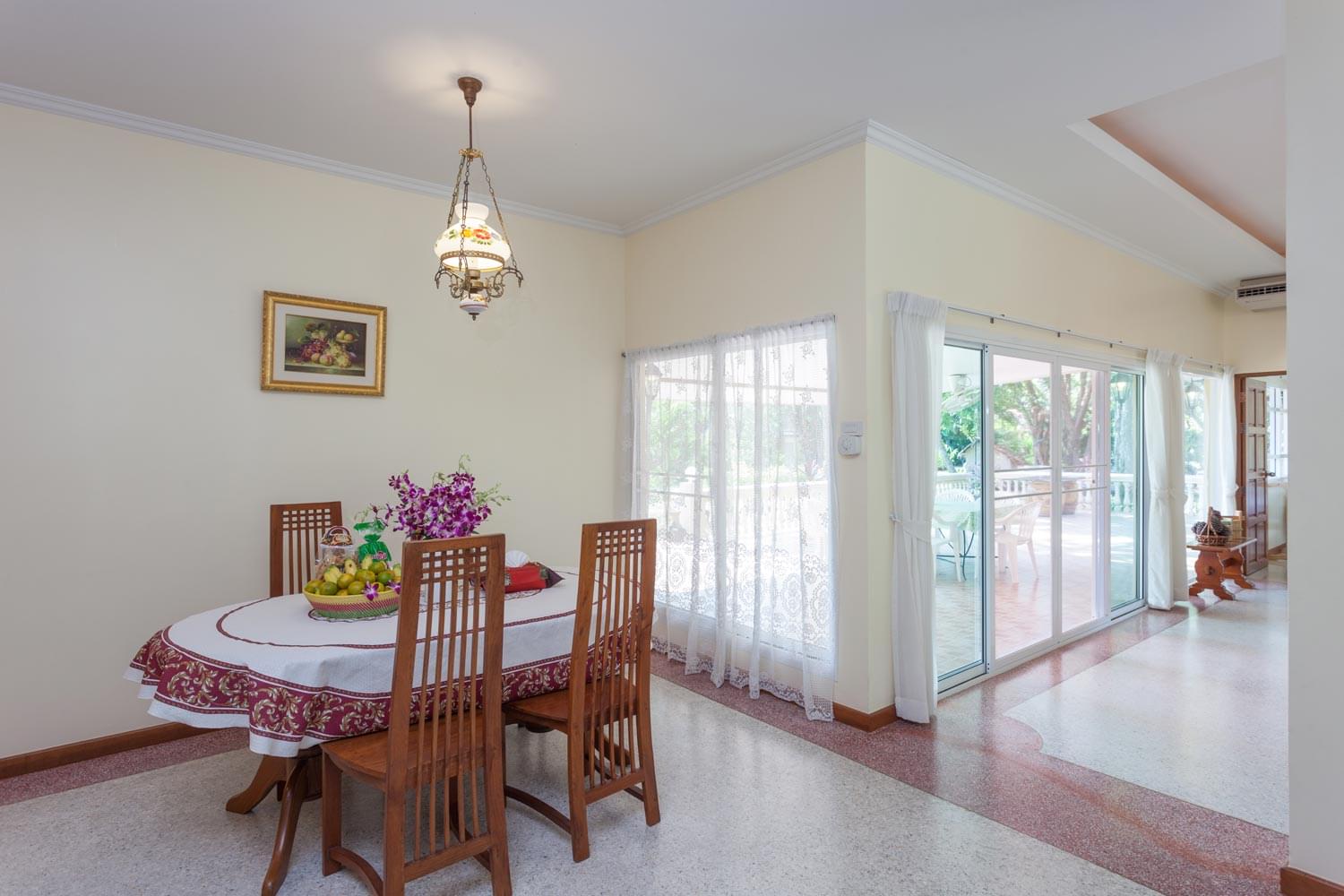 Сногсшибательная вилла с 4 спальнями и с видом на сад, на пляже Чалонг