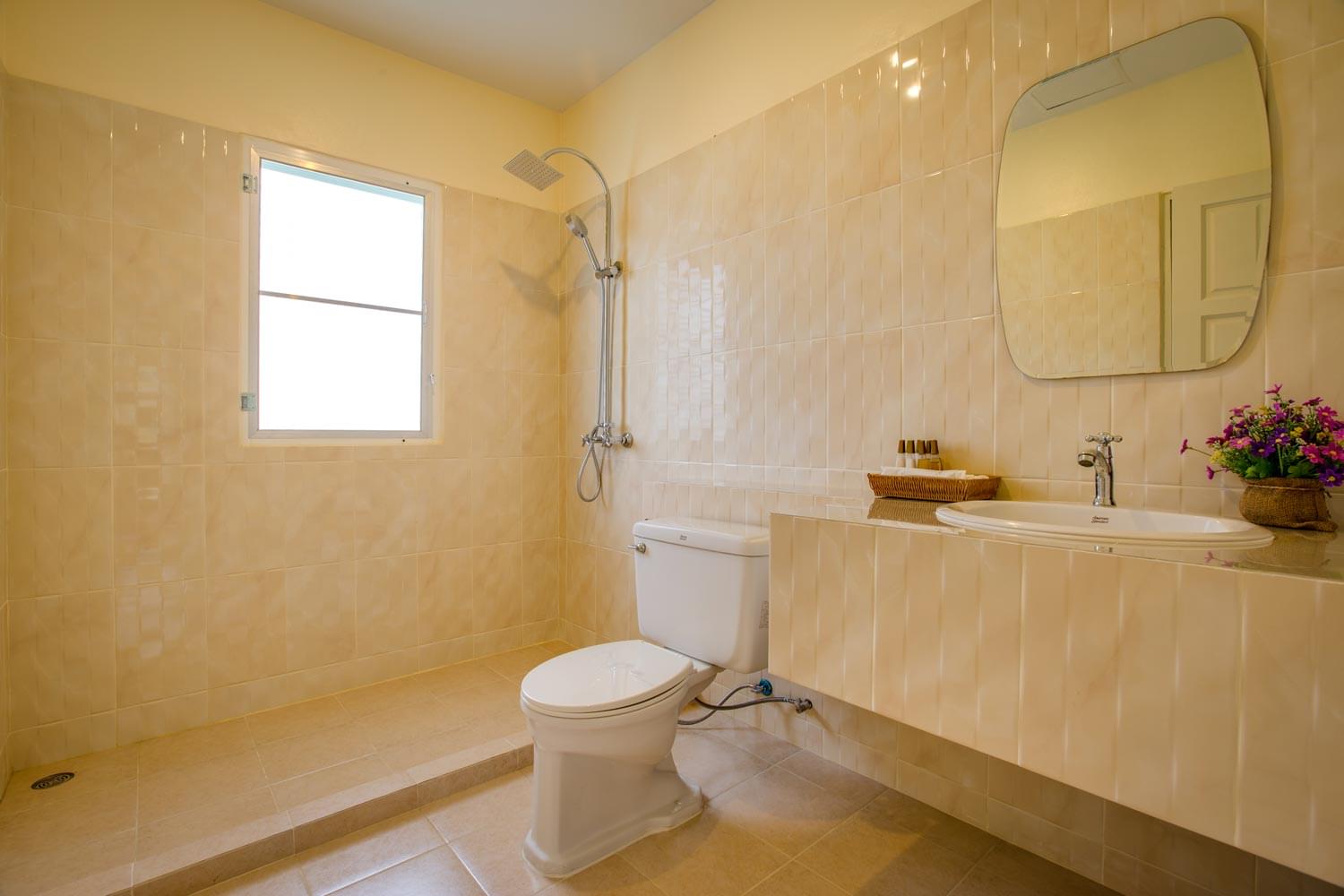 Комфортабельная вилла с 2 спальнями и с видом на сад, на пляже Чалонг