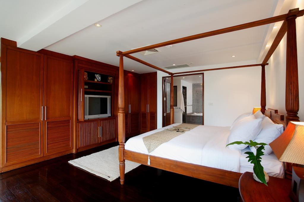 Роскошная вилла премиум класса с 6 спальнями и с видом на море в проекте Аяра Сурин, на пляже Сурин