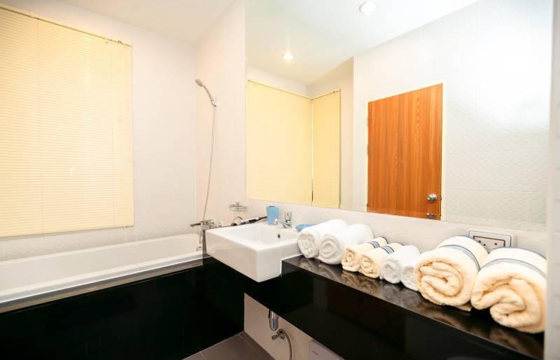 Сногсшибательные апартаменты с 1 спальней и с видом на горы в проекте Карон Чик, на пляже Карон