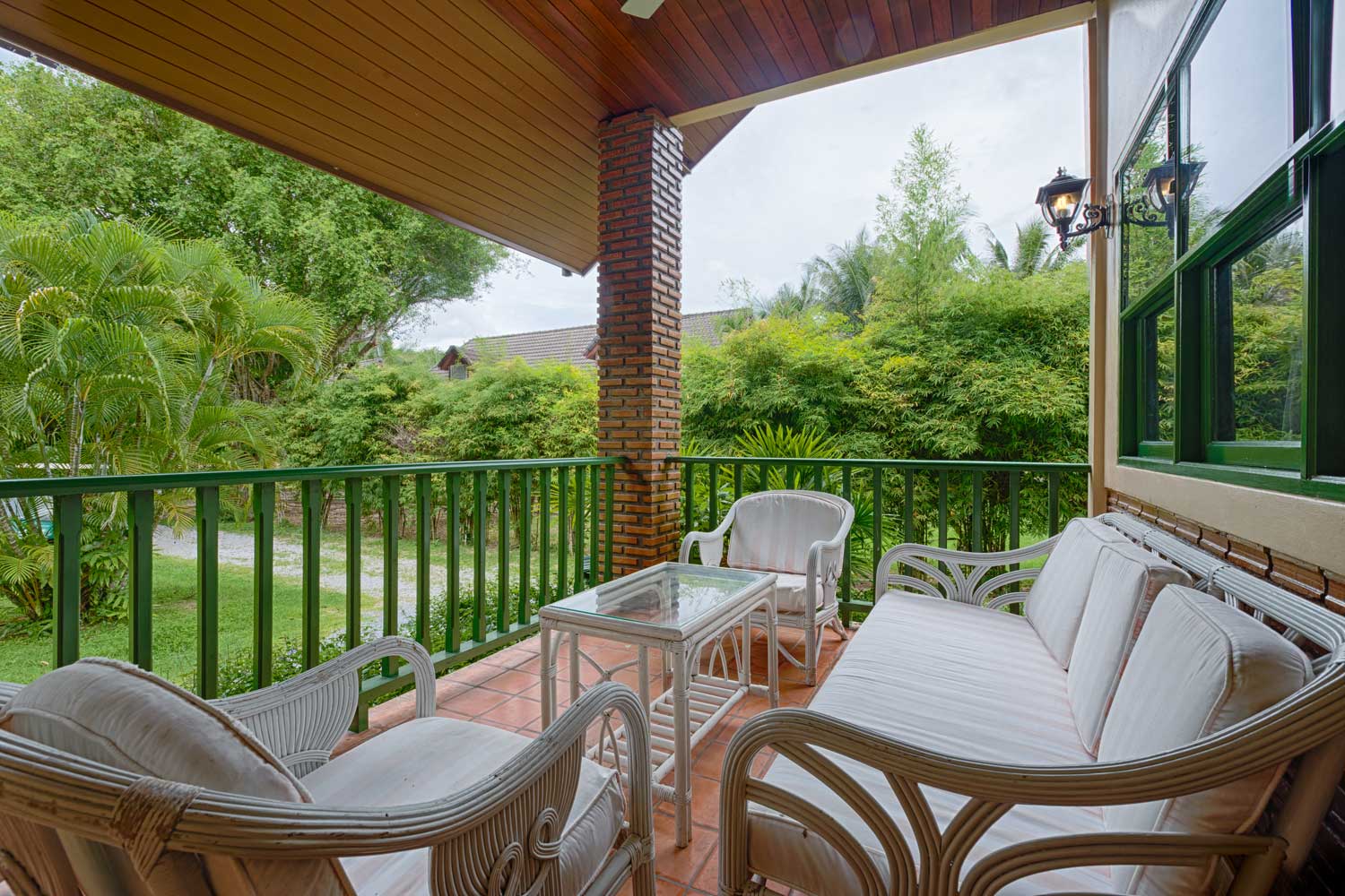 Шикарная вилла с 2 спальнями и с видом на сад, на пляже Чалонг