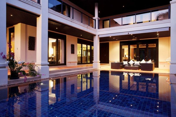 Модная вилла с 4 спальнями и с видом на бассейн, не далеко от моря в проекте Чом Таван, на пляже Бангтао/Лагуна (+ Видео обзор)