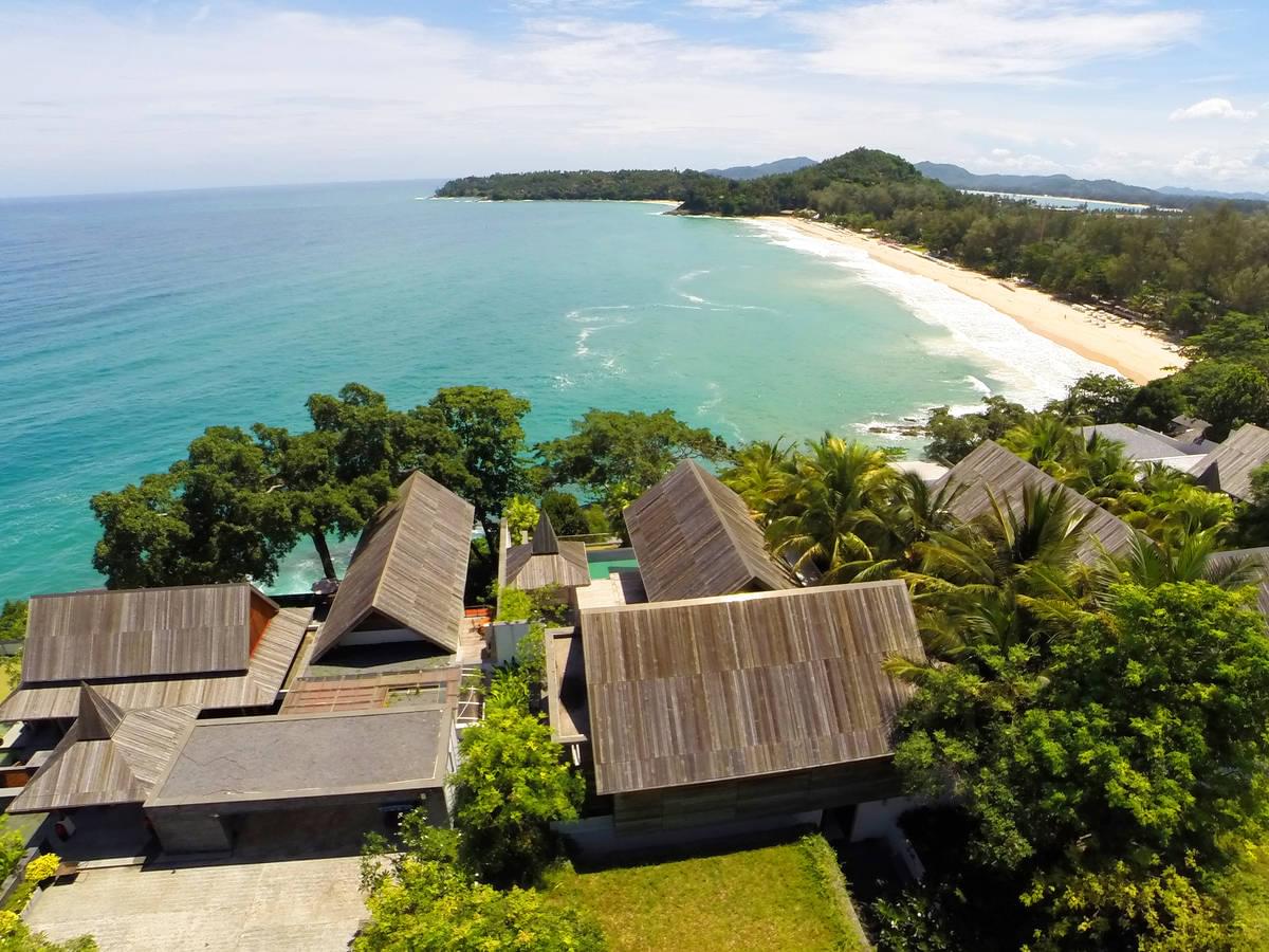 Прекрасная вилла премиум класса с 4 спальнями и с видом на море в проекте Аманпури, на пляже Сурин