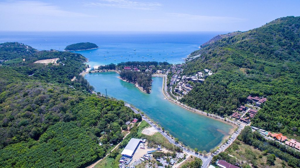 Великолепные апартаменты с 1 спальней и с видом на город в проекте Лаго, на пляже Найхарн