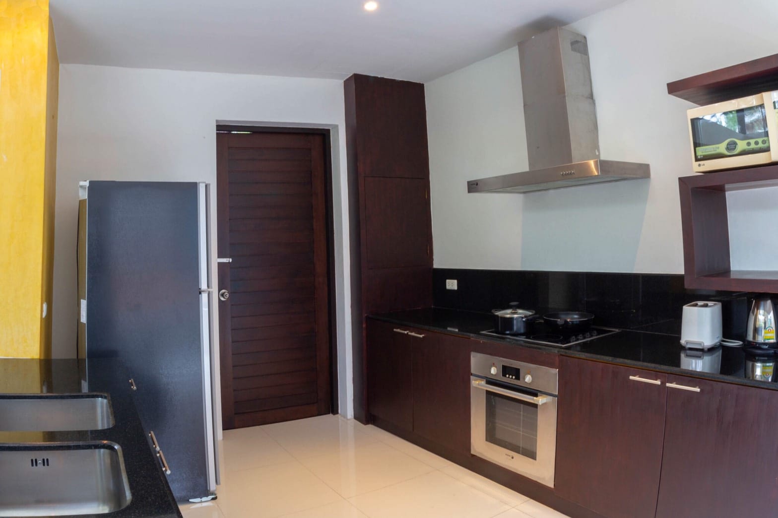 Cтильная вилла с 3 спальнями и с видом на бассейн в проекте Лав Лаян, на пляже Лаян 