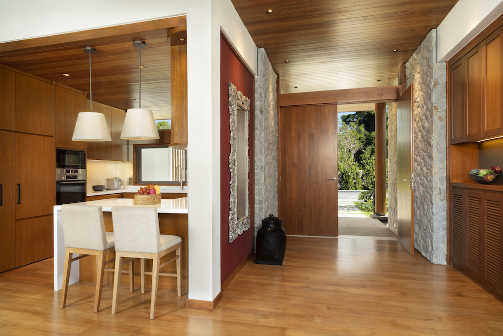 Великолепная вилла с 2 спальнями и с видом на озеро, на пляже Натай