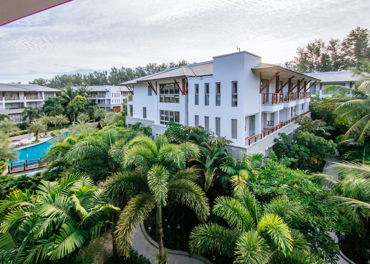 Шикарные апартаменты с 3 спальнями и с видом на бассейн, не далеко от моря в проекте Перл оф Найтон, на пляже Найтон (+ Видео обзор)