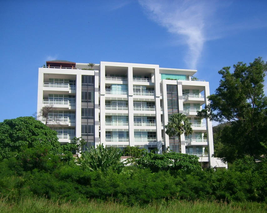 Восхитительные апартаменты с 2 спальнями и с видом на море в проекте Карон Хилл, на пляже Карон