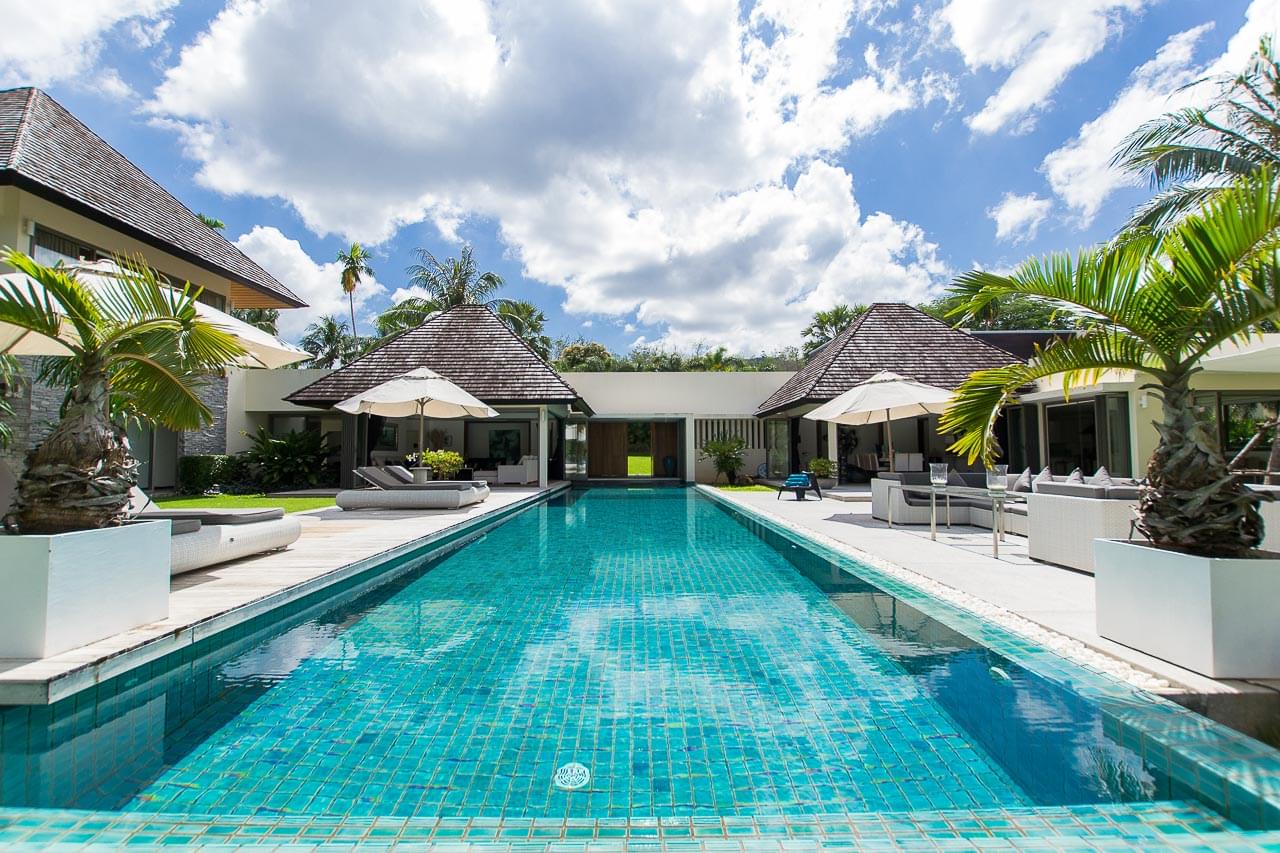 Потрясающая вилла с 4 спальнями и с видом на бассейн в проекте Лаян Хиллс Естейт, на пляже Бангтао/Лагуна