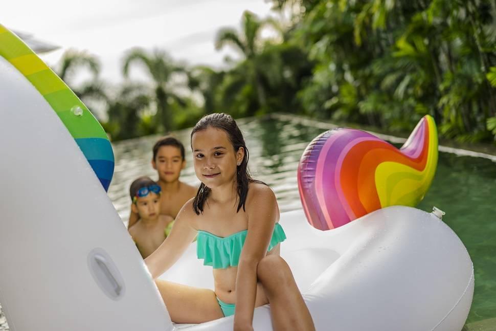 Модная вилла с 4 спальнями и с видом на море в проекте Сава виллаc, на пляже Натай