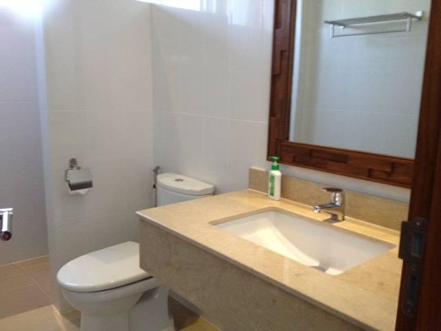 Удобные апартаменты с 3 спальнями и с видом на бассейн, на пляже Карон