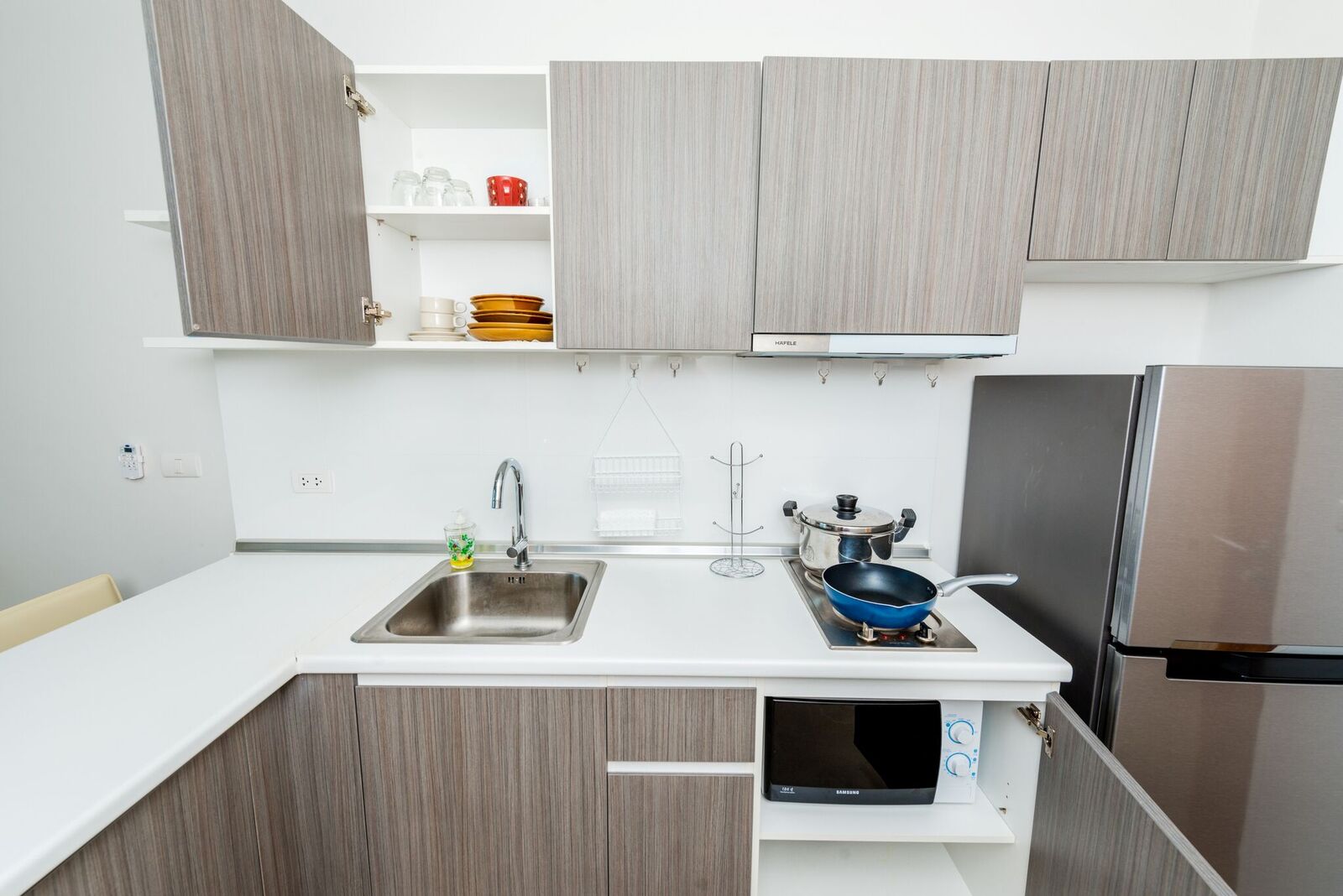 Удобные апартаменты студия и с видом на город в проекте Ката Озон, на пляже Ката