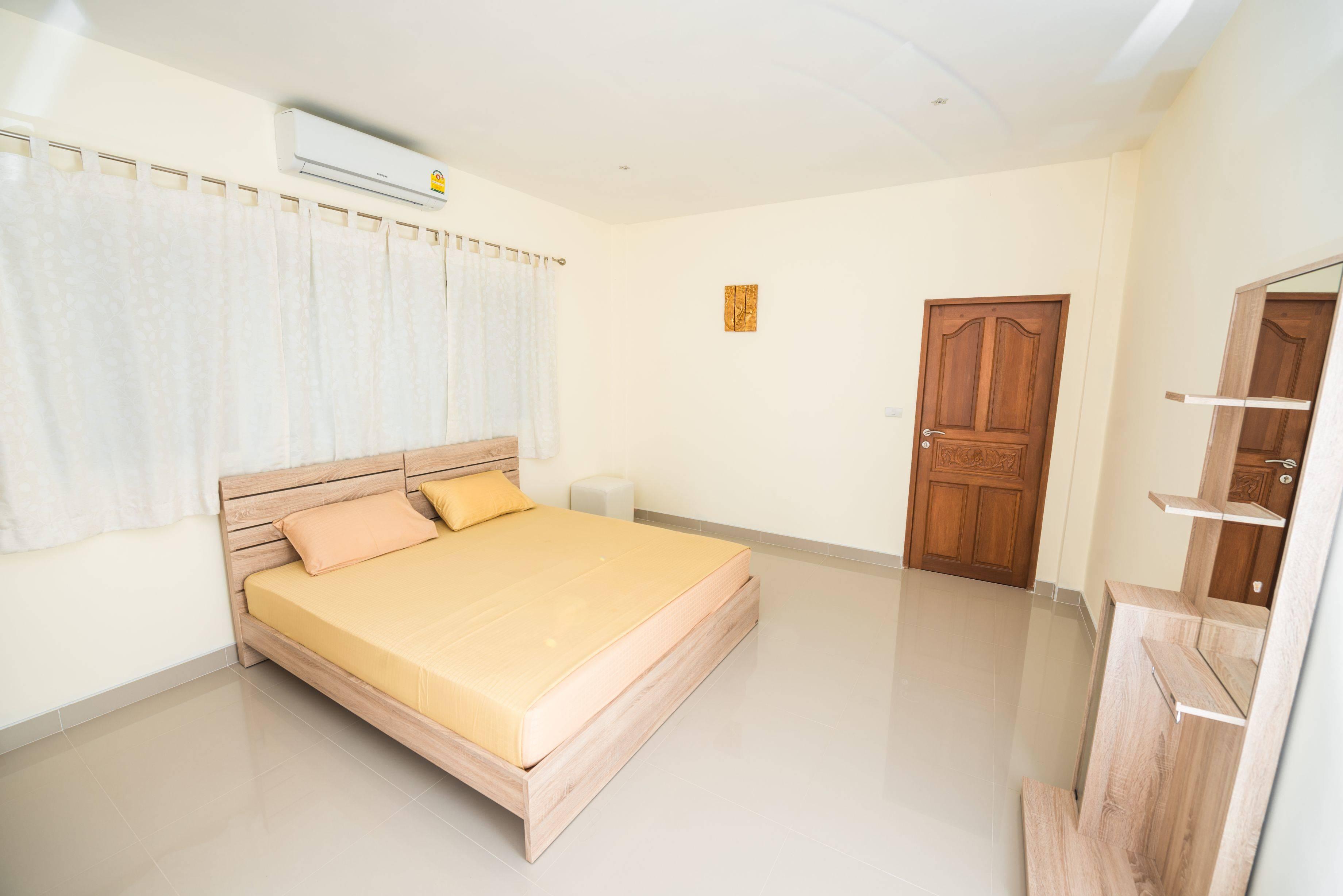 Cтильная вилла с 3 спальнями и с видом на бассейн в проекте Платинум Резиденс, на пляже Равай