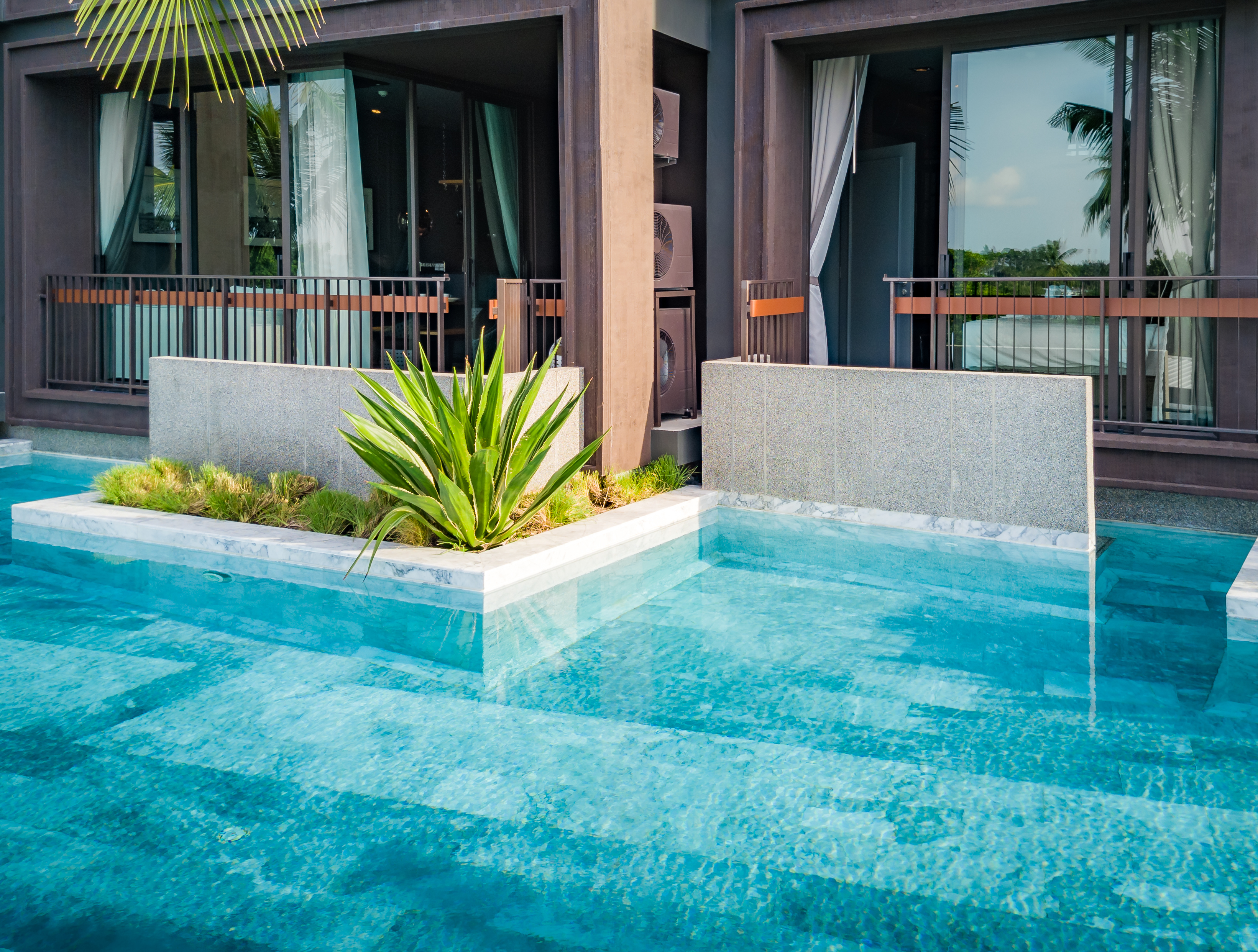 Сногсшибательные апартаменты с 2 спальнями и с видом на бассейн в проекте Сатурдэйс, на пляже Равай