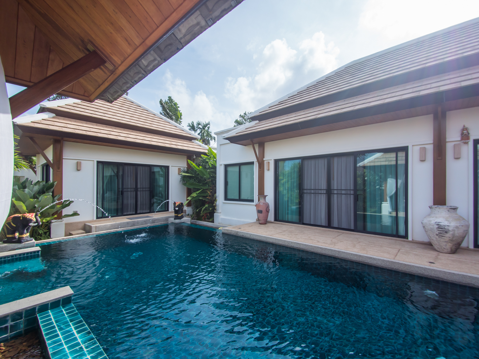 Прекрасная вилла с 3 спальнями и с видом на бассейн, на пляже Найхарн