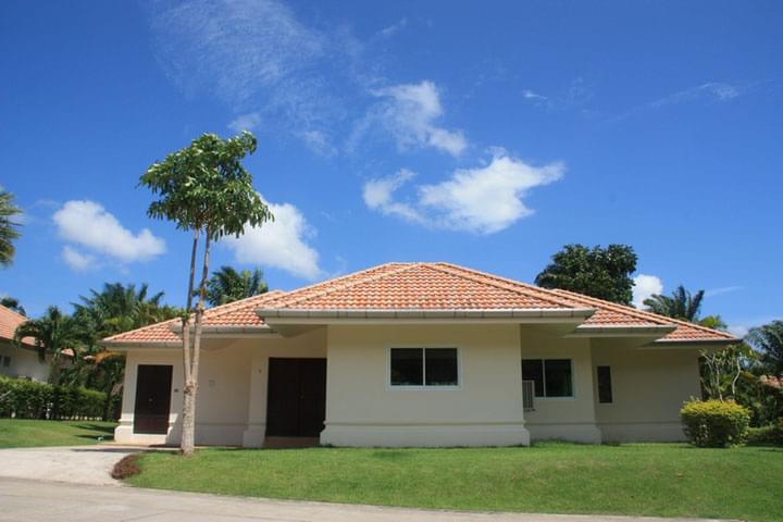 Роскошная вилла с 2 спальнями и с видом на бассейн в проекте Лох Палм, на пляже Кату