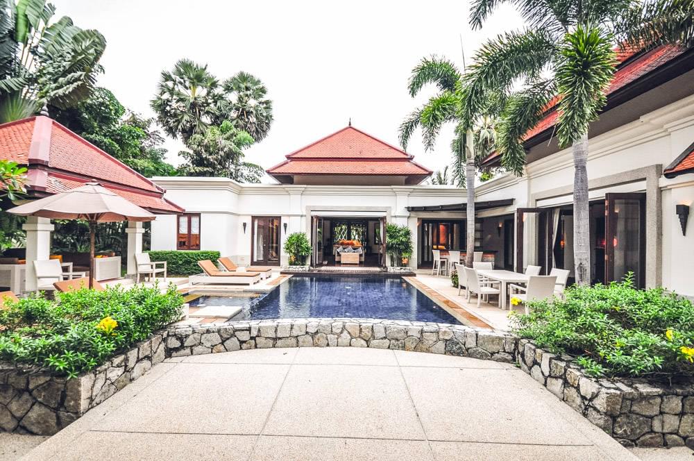 Удобная вилла с 4 спальнями и с видом на бассейн в проекте Сайтан, на пляже Бангтао/Лагуна (+ Видео обзор)