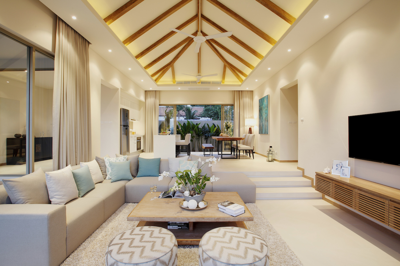 Cтильная вилла с 3 спальнями и с видом на бассейн в проекте Тричада, на пляже Бангтао/Лагуна