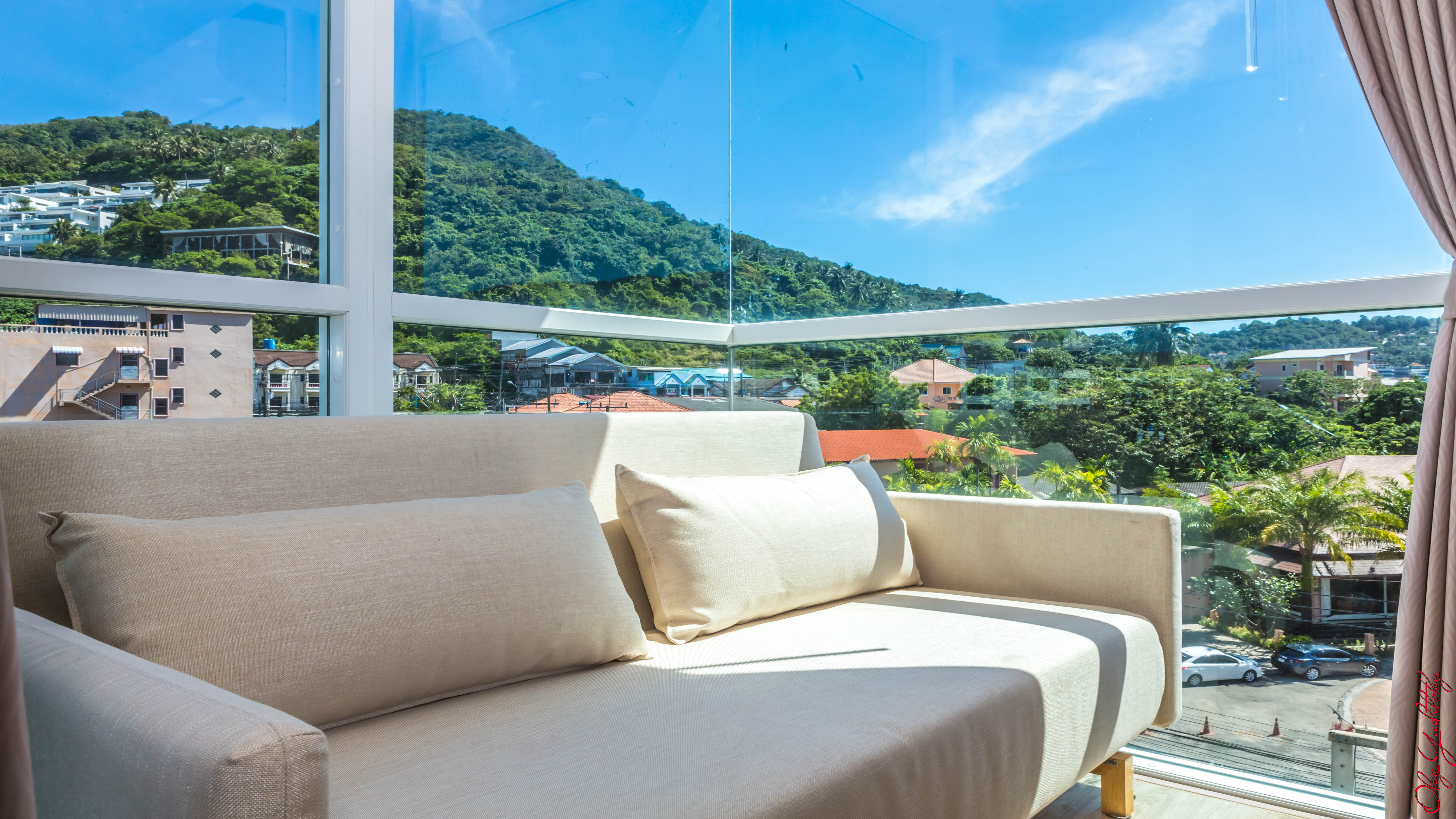 Модные апартаменты с 1 спальней и с видом на город в проекте Ката Озон, на пляже Ката