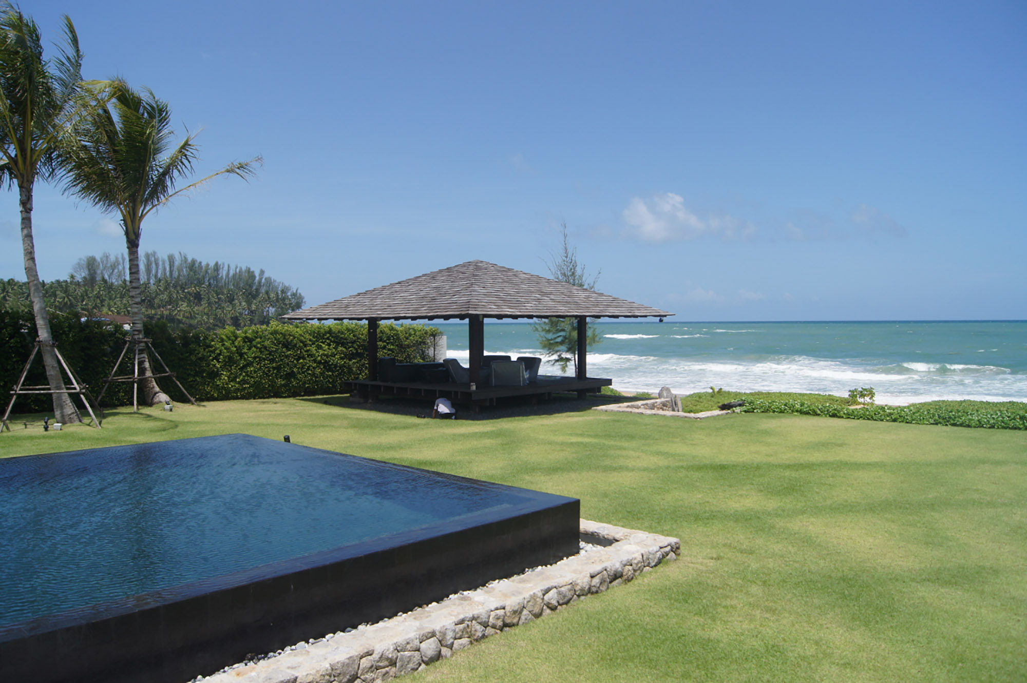 Роскошная вилла премиум класса с 7 спальнями и с видом на море в проекте Сава виллаc, на пляже Натай