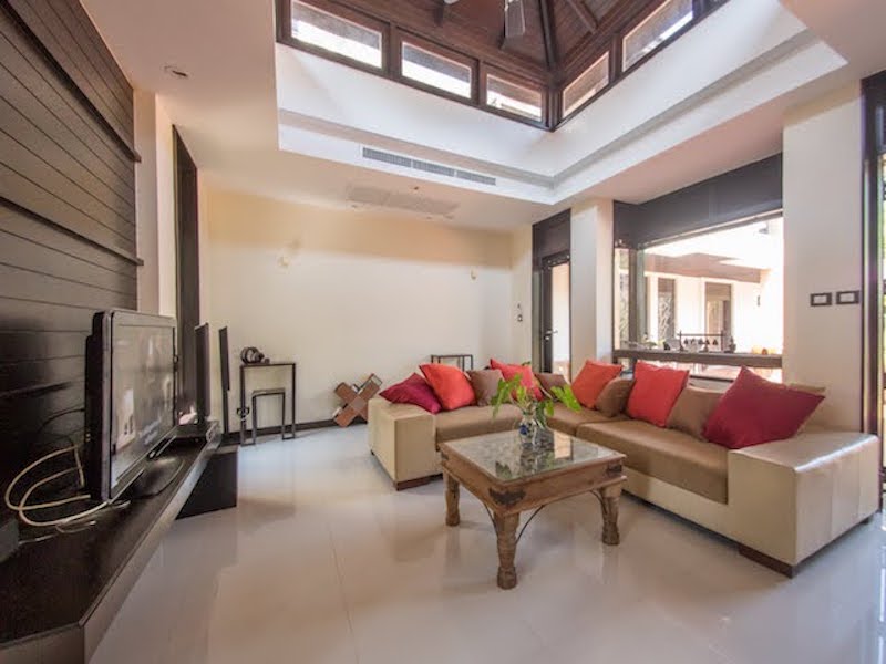 Сногсшибательная вилла с 3 спальнями и с видом на бассейн, не далеко от моря в проекте Чом Таван, на пляже Бангтао/Лагуна (+ Видео обзор)