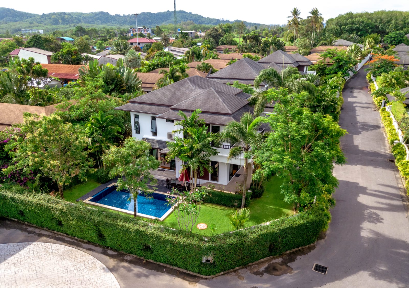 Сногсшибательная вилла с 4 спальнями и с видом на бассейн в проекте Танод Эстейт II, на пляже Бангтао/Лагуна