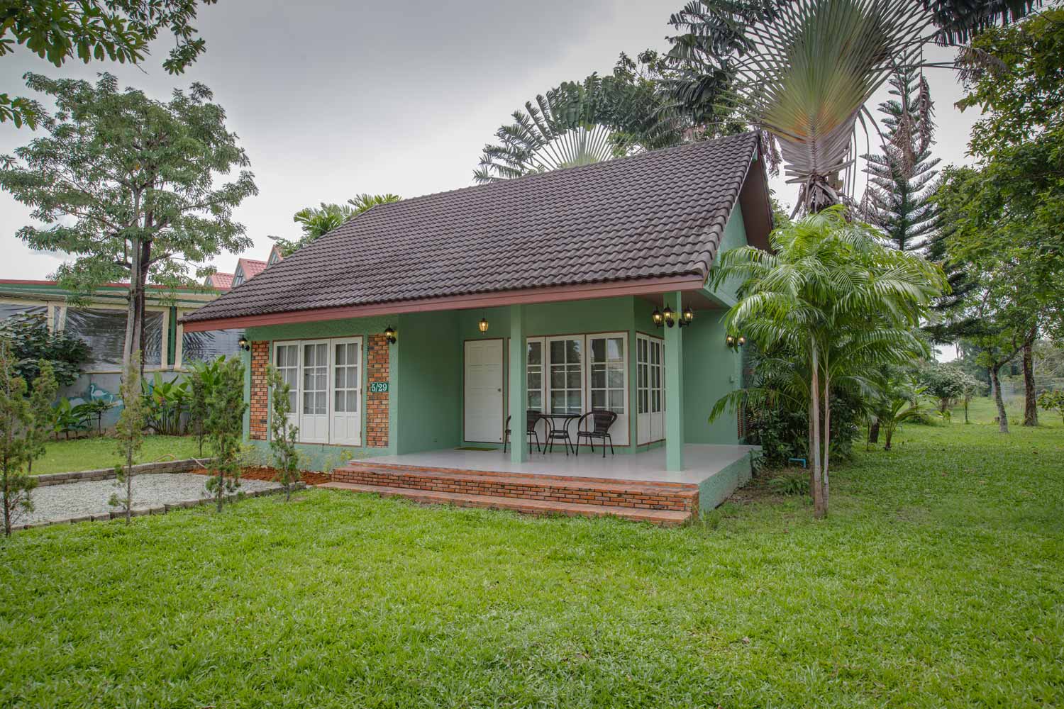 Комфортабельная вилла с 2 спальнями и с видом на сад, на пляже Чалонг