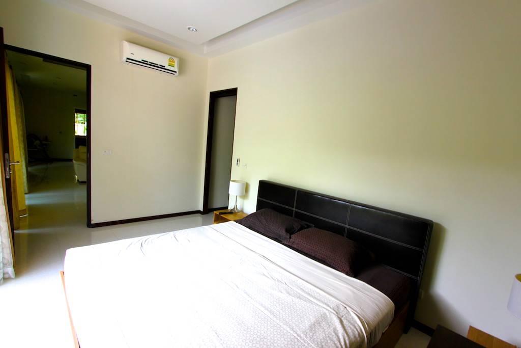 Удобная вилла с 3 спальнями и с видом на бассейн в проекте Равай Гранд Хаус, на пляже Равай