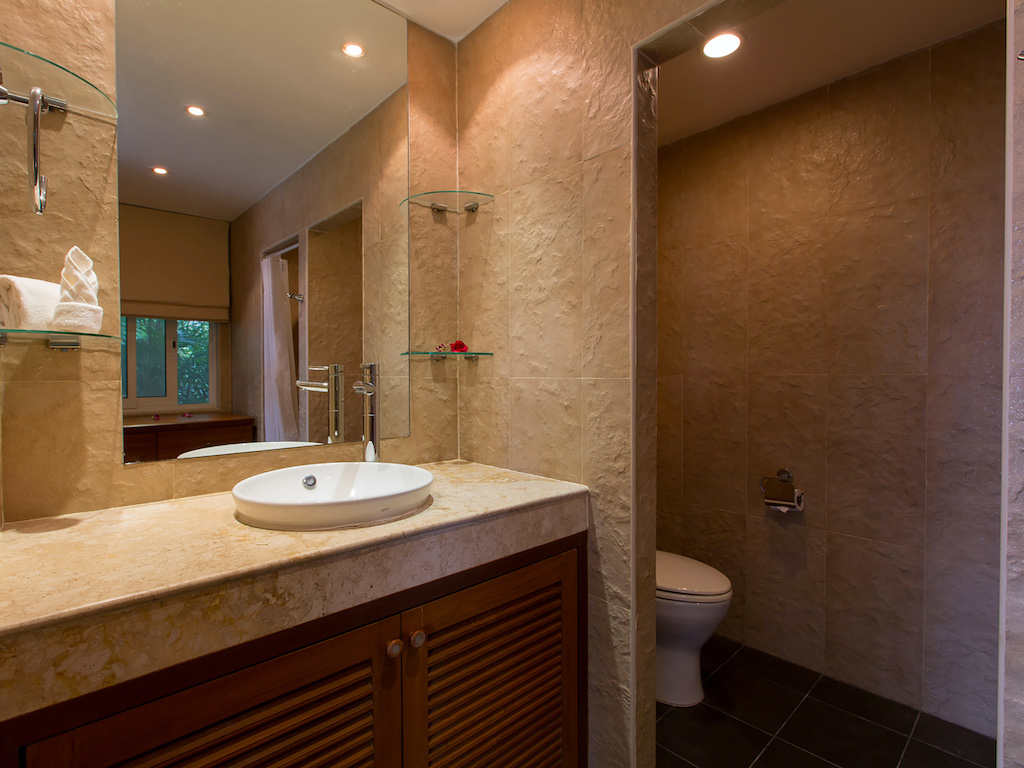 Cтильная вилла с 4 спальнями и с видом на море в проекте Катаманда, на пляже Ката