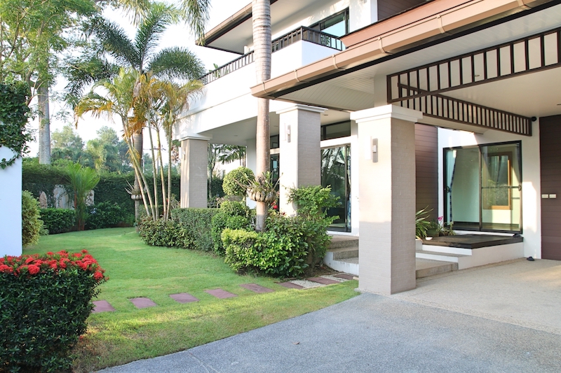 Сногсшибательная вилла с 4 спальнями и с видом на бассейн в проекте Танод Эстейт II, на пляже Бангтао/Лагуна