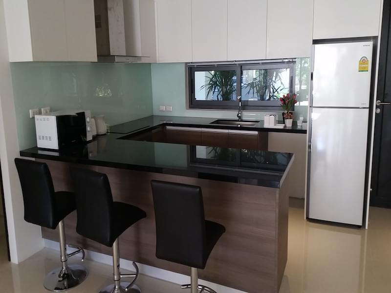 Комфортабельные апартаменты с 2 спальнями и с видом на море в проекте Сансури, на пляже Сурин