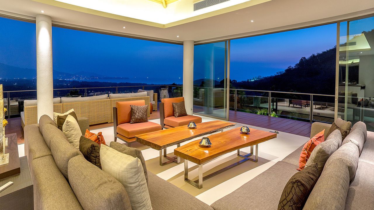 Прекрасная вилла премиум класса с 7 спальнями и с видом на море в проекте Ля Колин, на пляже Лаян 