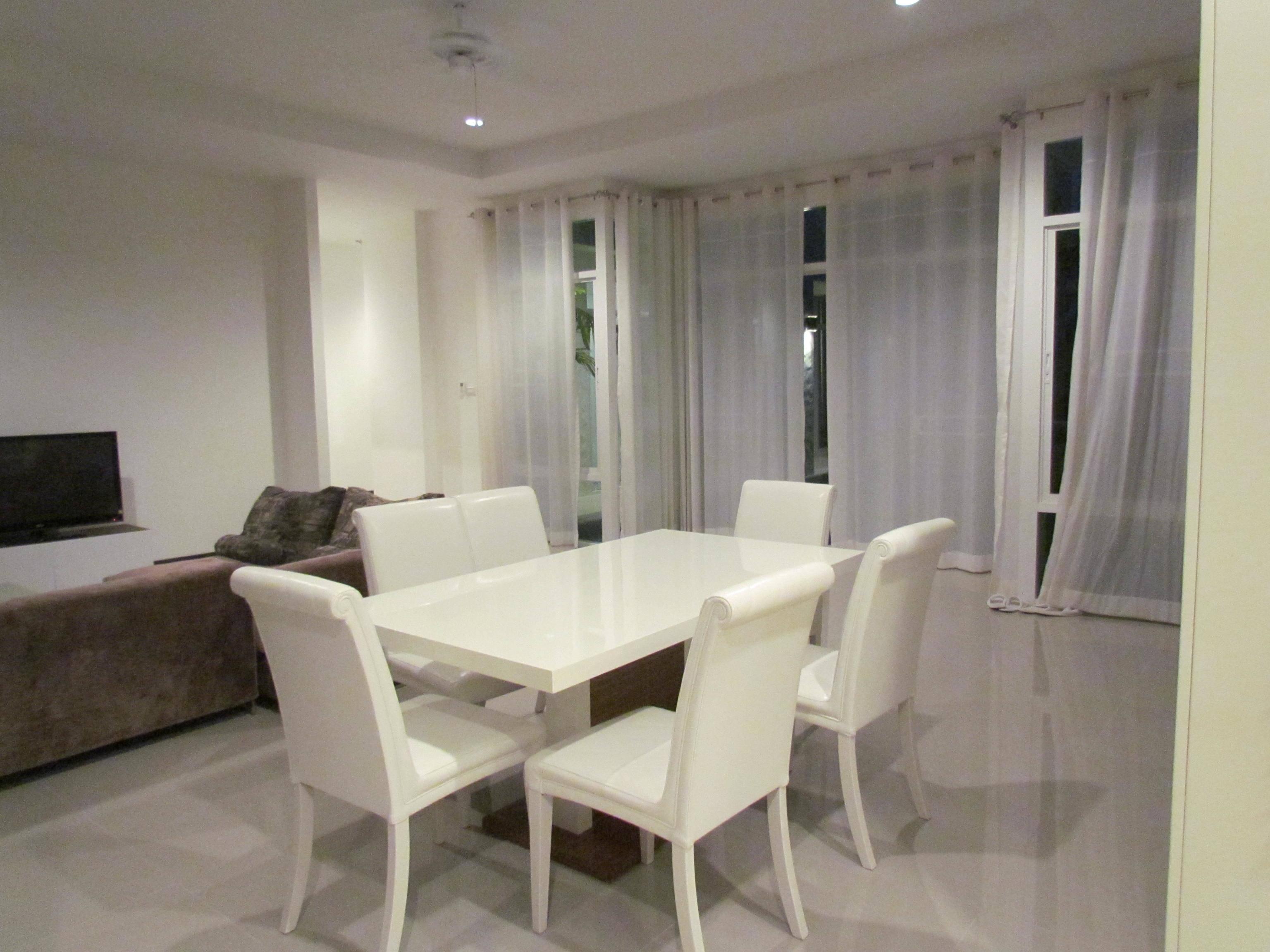 Роскошная вилла с 4 спальнями и с видом на бассейн в проекте Мед Вилладж, на пляже Равай