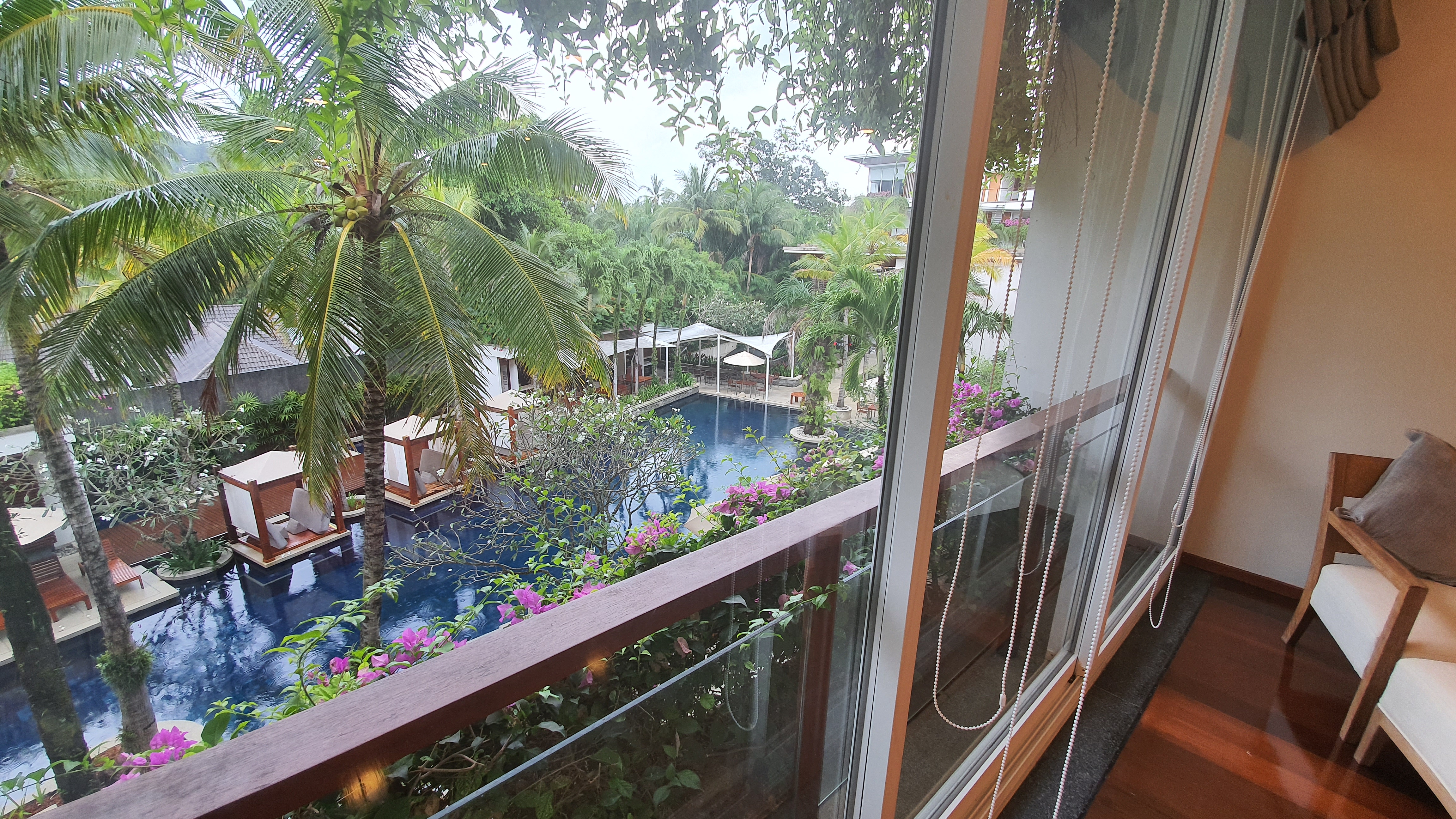 Модные апартаменты с 2 спальнями и с видом на бассейн в проекте Чава, на пляже Сурин (+ Видео обзор)